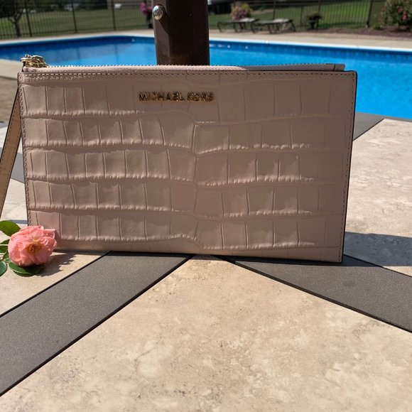 Michael Kors Handbags - Michael Kors - Clutch